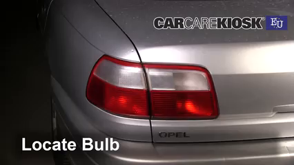 2000 Opel Omega GLS 2.2L 4 Cyl. Éclairage Feu clignotant arrière (remplacer l'ampoule)